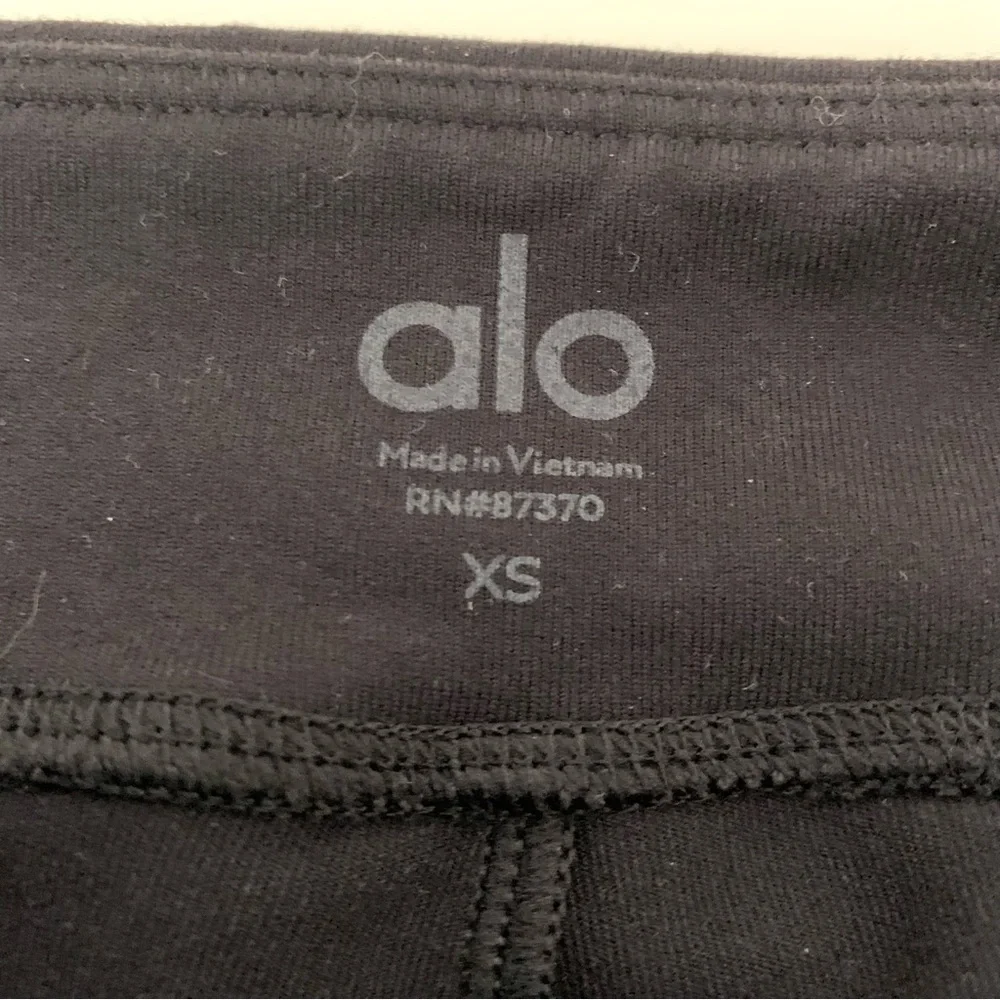 ALO Yoga airbrush high-waist flutter Black Leggings - Picture 8 of 16